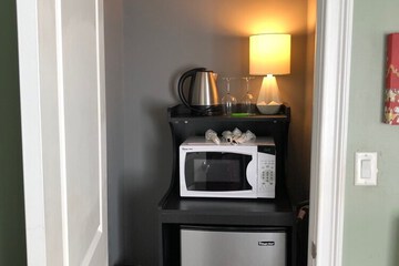 Mini-refrigerator