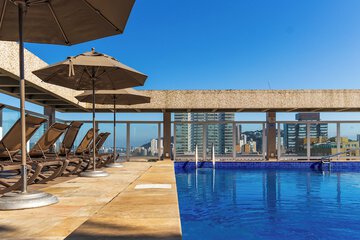 Indoor/outdoor pool