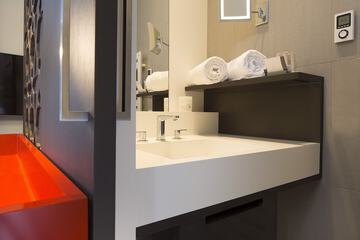 Bathroom sink
