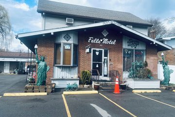 Falls Motel