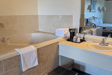 Private spa tub