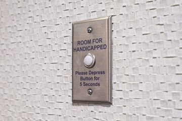 Room 13 of 40