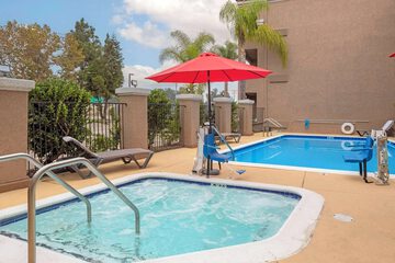 Pool 6 of 32