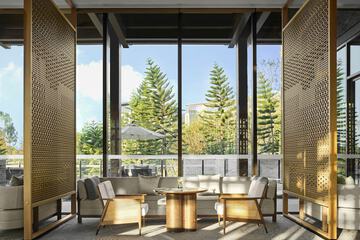Lobby lounge