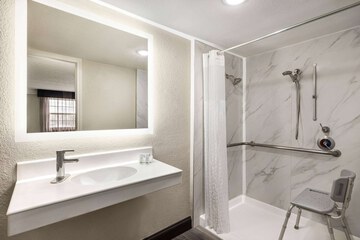 Room 29 of 32