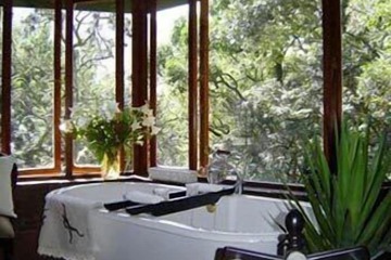 Deep soaking bathtub