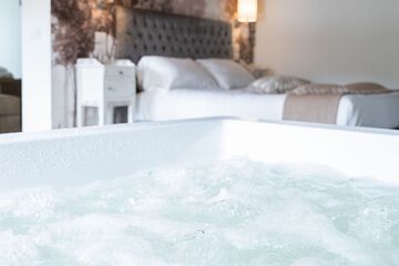 Private spa tub
