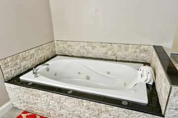 Jetted tub