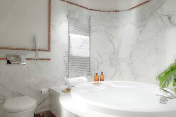 Jetted tub