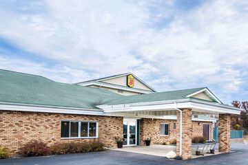 Super 8 by Wyndham Osseo WI