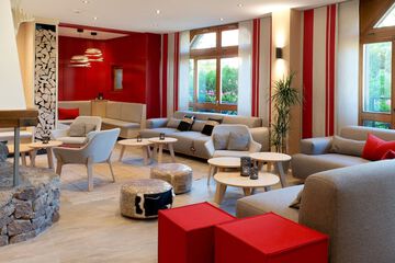 Lobby lounge