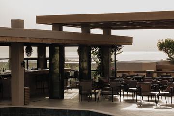 Poolside bar