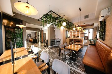 Lobby lounge
