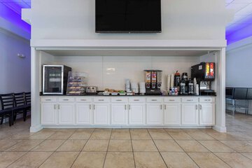 Breakfast/Coffee Service 74 of 85