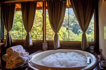 Jetted tub