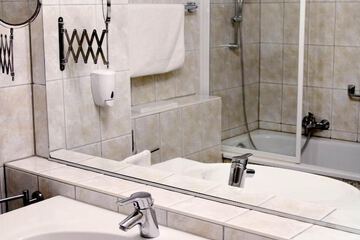 Bathroom sink