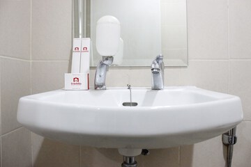 Bathroom sink