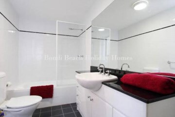  Bondi Beach Garden Apartment 4