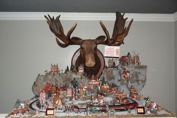 Check-in/check-out kiosk