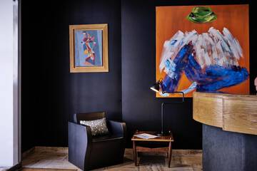 Concierge desk