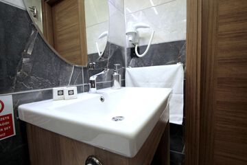 Bathroom sink
