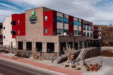 Holiday Inn Express & Suites Manitou Springs by IHG