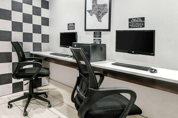 Business Center 21 of 22