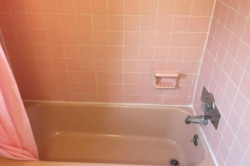 Deep soaking bathtub