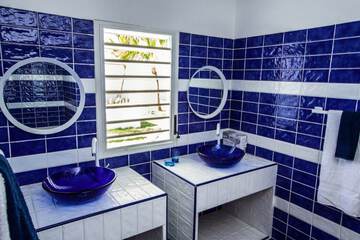 Bathroom sink