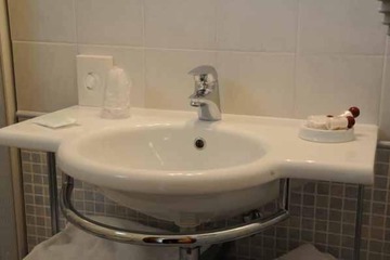 Bathroom sink