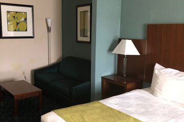 Country View Inn & Suites