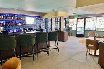 Lobby lounge
