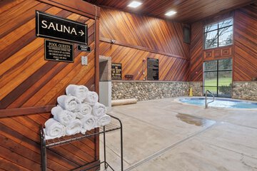 Indoor spa tub