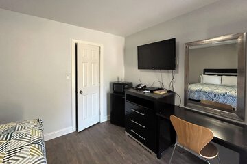 Room 8 of 10
