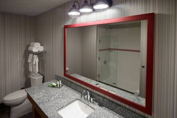 Room 10 of 28