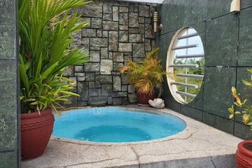 Rooftop pool