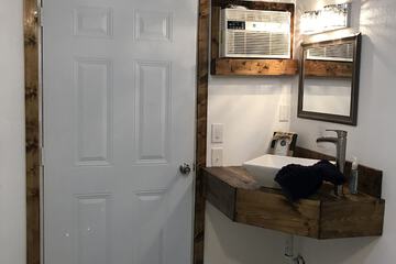 Bathroom sink