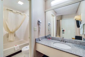 Room 6 of 18