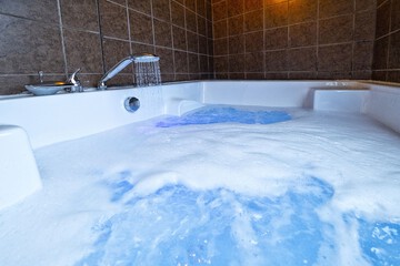 Jetted tub