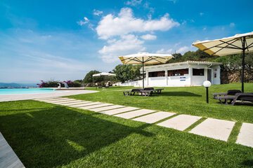 Poolside bar