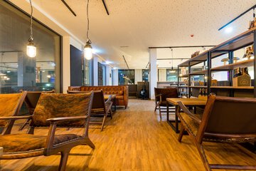 Lobby lounge