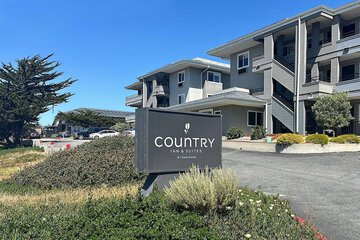 Country Inn & Suites by Radisson Monterey Beachfront-Marina, CA