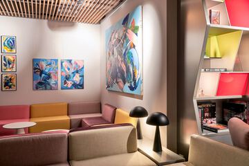 Lobby lounge