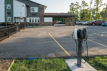 Electric vehicle charging station