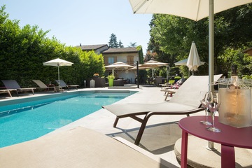 Poolside bar