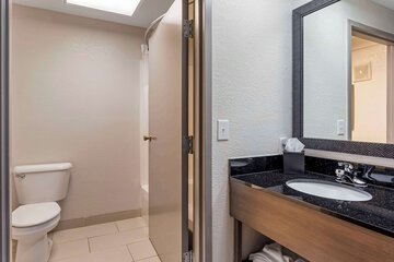 Room 12 of 33