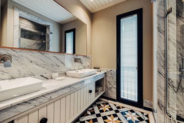Bathroom sink