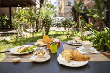 Breakfast meal