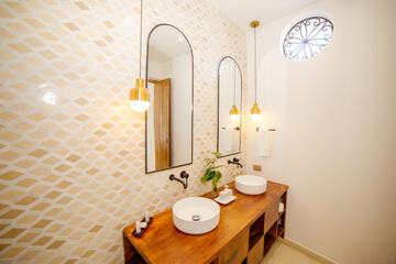 Bathroom sink