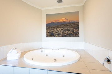 Private spa tub